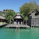 Auguste Hotel